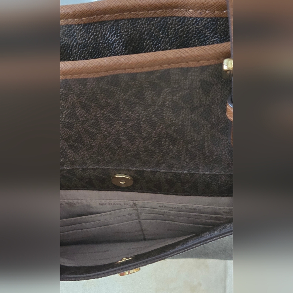Michael Kors Jet Set TZ Snap Pocket Tote - Picture 7 of 15